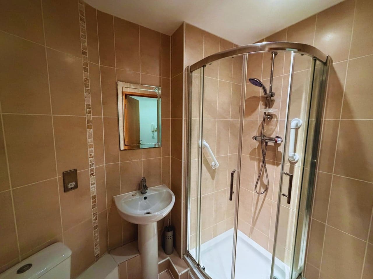 1 Bed Flat — Shipley thumbnail 8