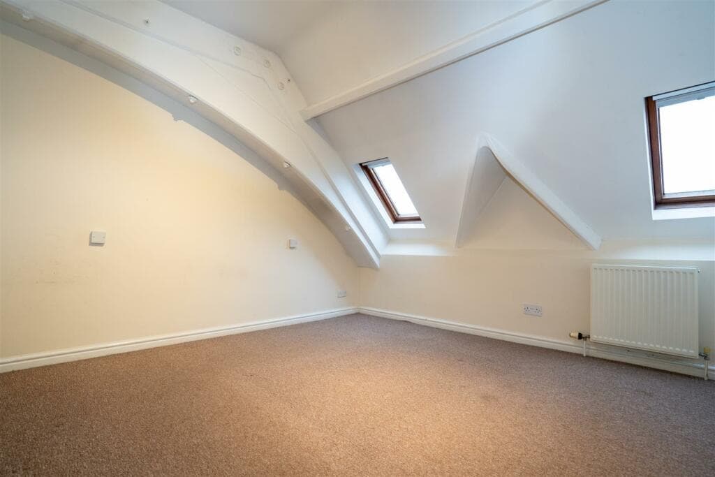 2 Bed Flat — Northowram, Halifax thumbnail 2