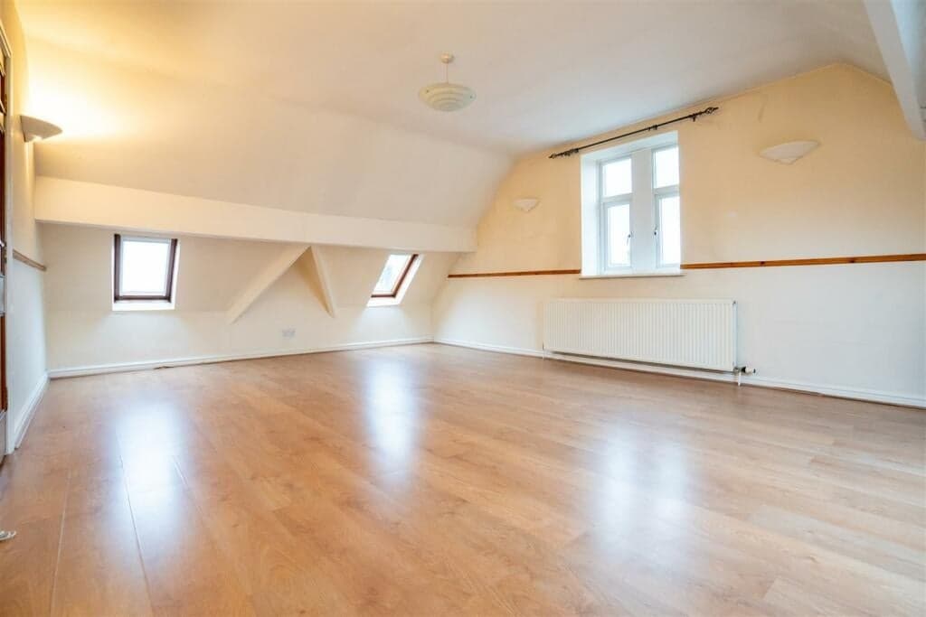 2 Bed Flat — Northowram, Halifax thumbnail 6