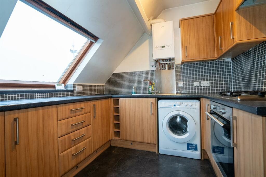 2 Bed Flat — Northowram, Halifax thumbnail 7