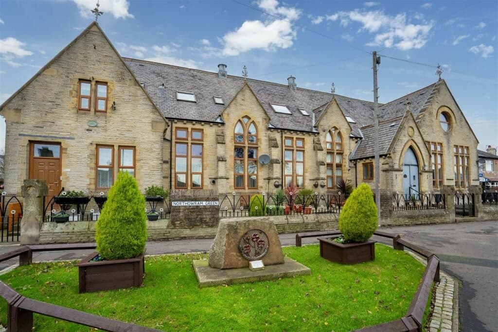 2 Bed Flat — Northowram, Halifax thumbnail 9