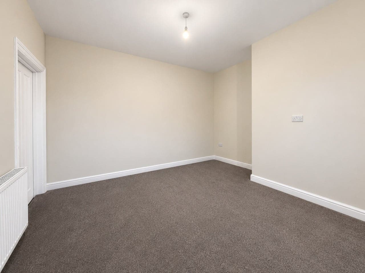 2 Bed Terraced House — Birstall, Batley thumbnail 4