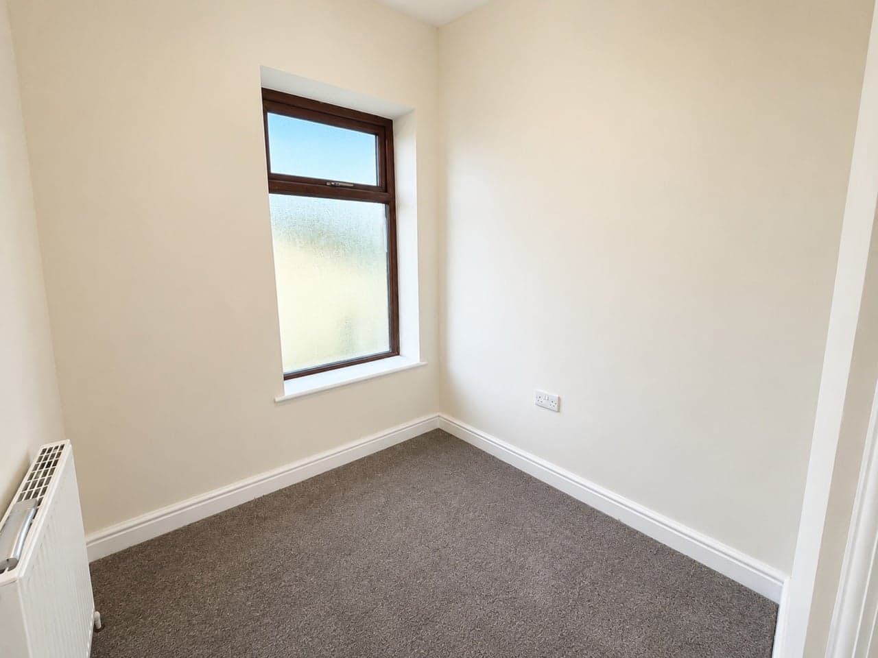 2 Bed Terraced House — Birstall, Batley thumbnail 5