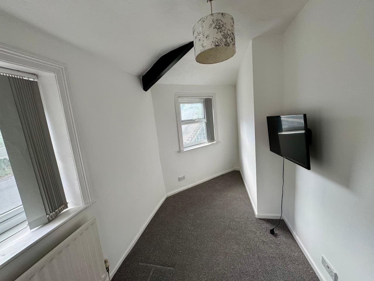 2 Bed Terraced House — Huddersfield — photo 1