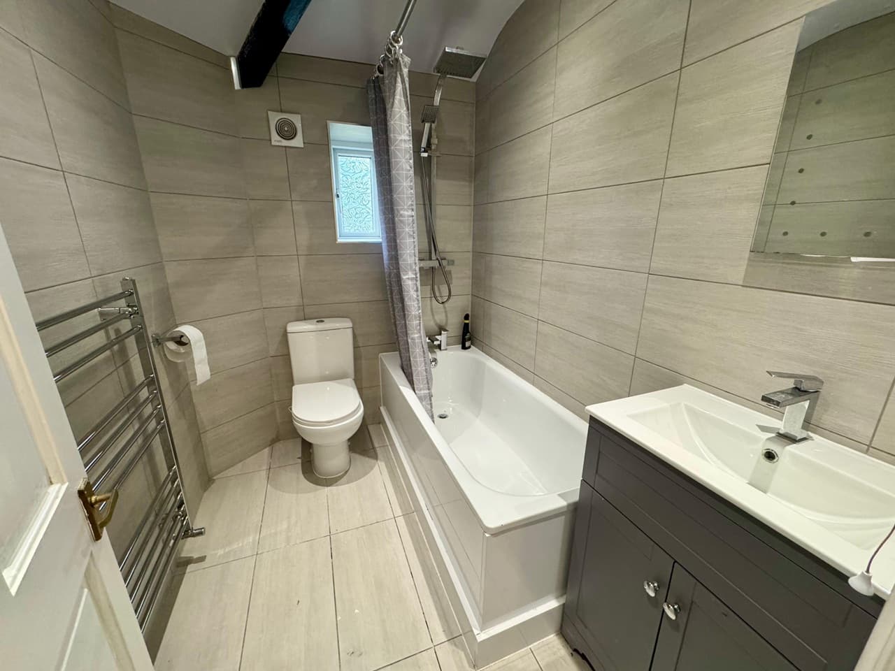 2 Bed Terraced House — Huddersfield thumbnail 2