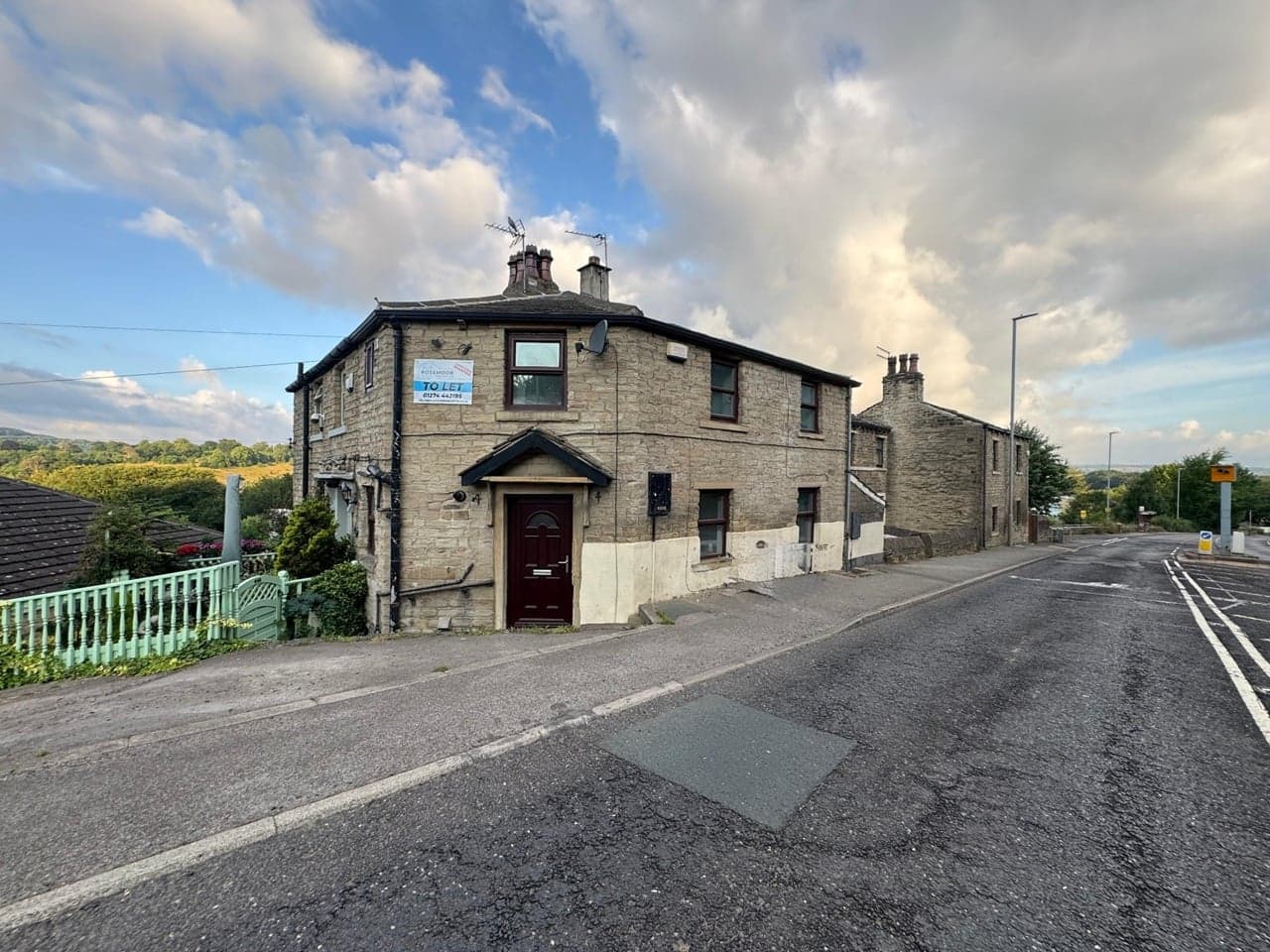 2 Bed Terraced House — Huddersfield thumbnail 6
