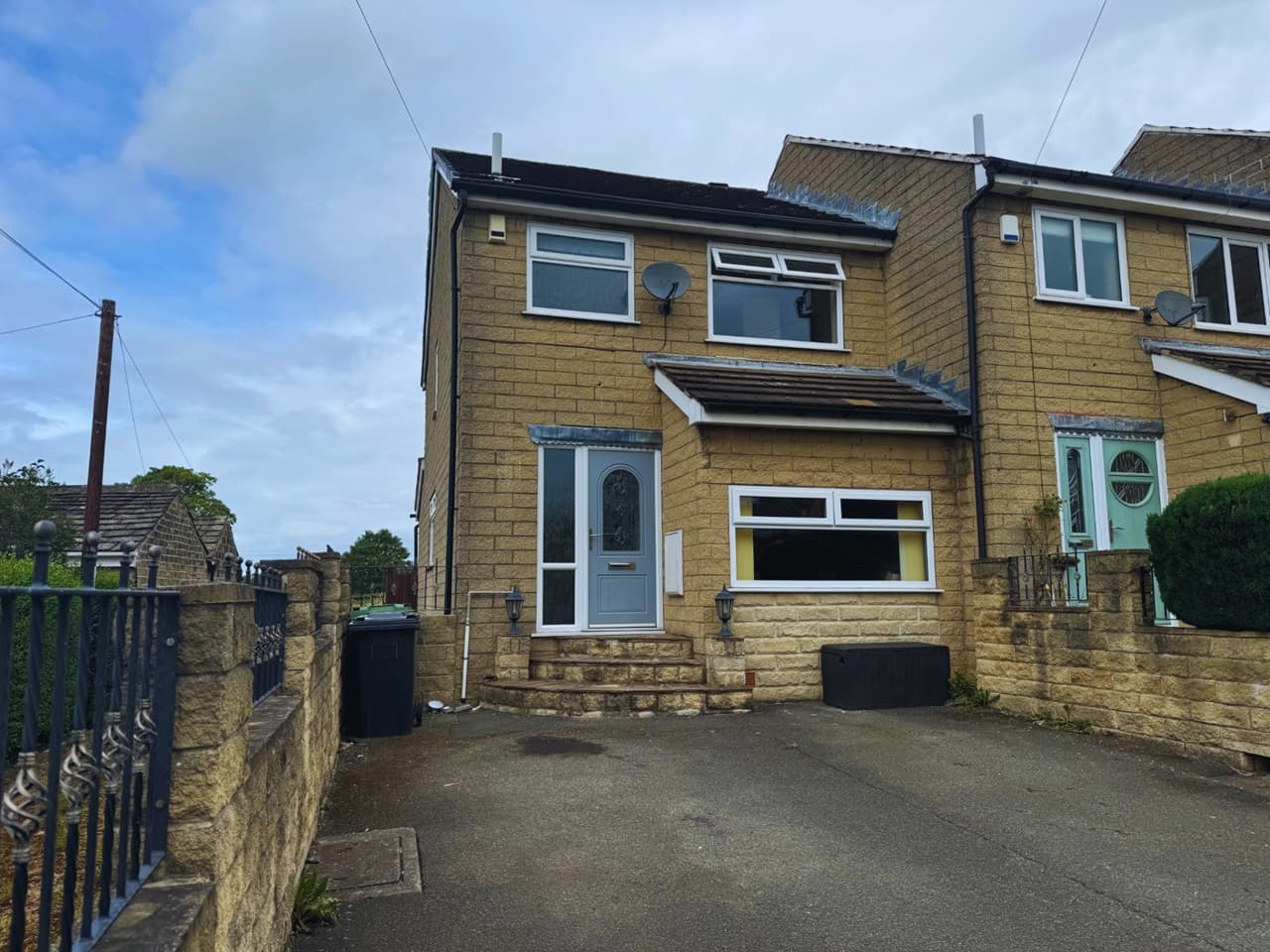 3 Bed End Terrace — Cleckheaton