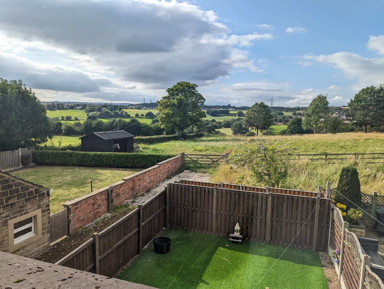 3 Bed End Terrace — Cleckheaton thumbnail 2