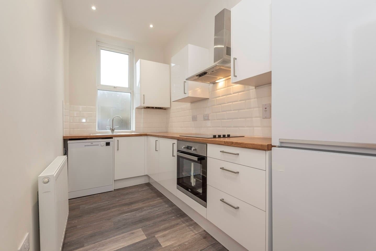 3 Bed Terraced House — Oakenshaw, Bradford — photo 1