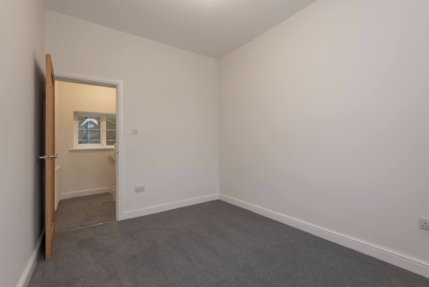 3 Bed Terraced House — Oakenshaw, Bradford thumbnail 2