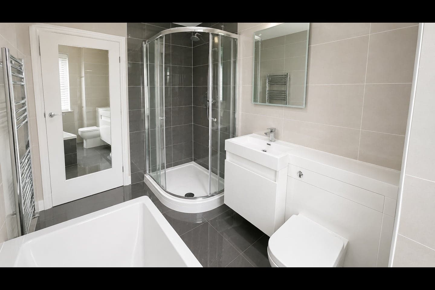 4 Bed Terraced House — Sowerby Bridge thumbnail 2