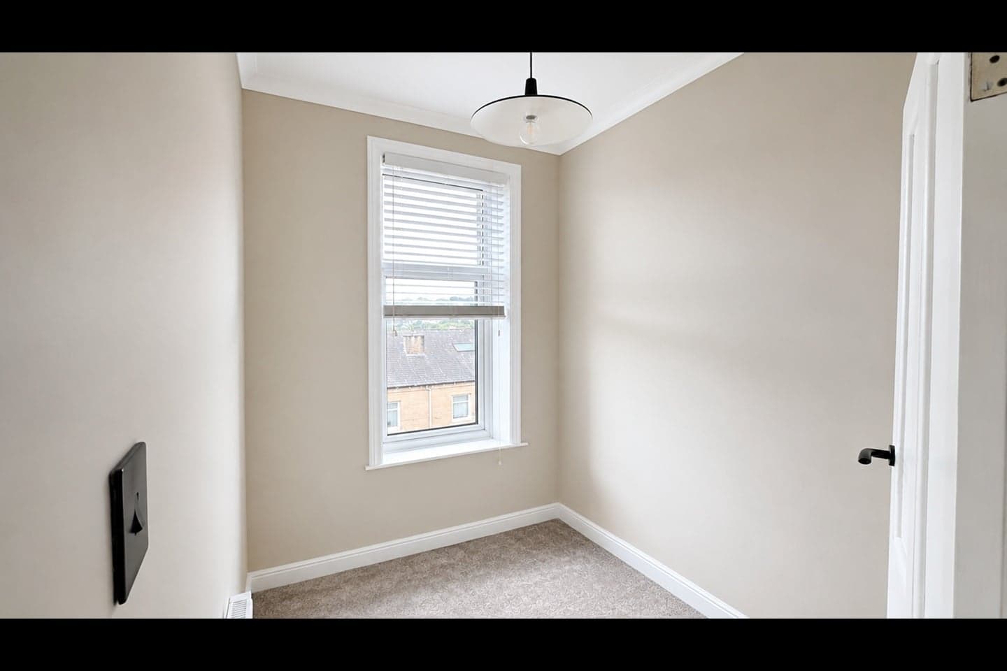 4 Bed Terraced House — Sowerby Bridge thumbnail 3