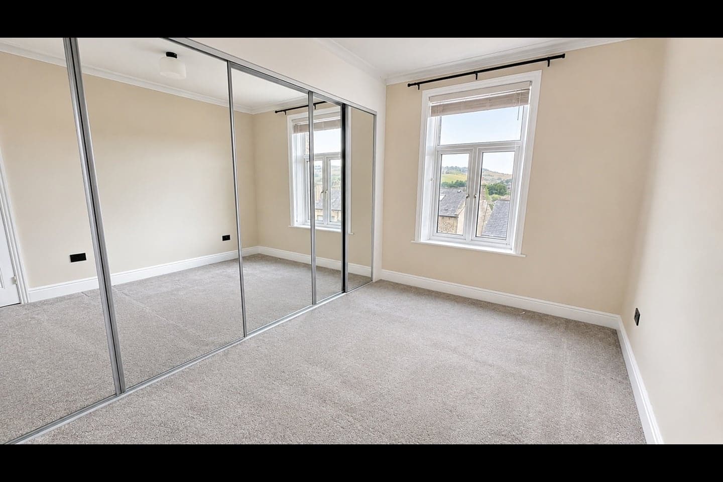 4 Bed Terraced House — Sowerby Bridge thumbnail 4