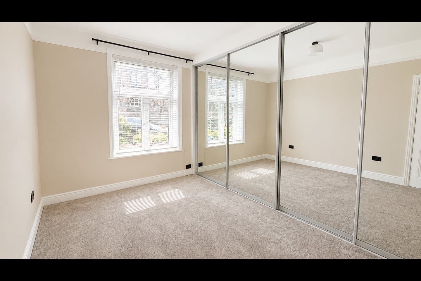 4 Bed Terraced House — Sowerby Bridge thumbnail 5