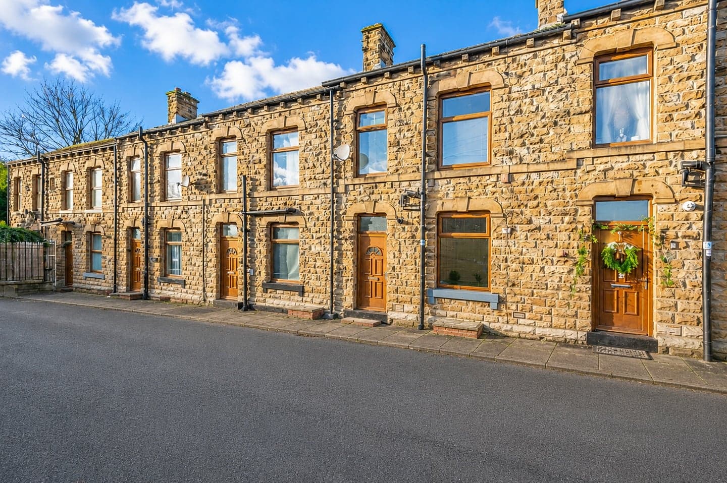 2 Bed Terraced House — Birstall, Batley — photo 1